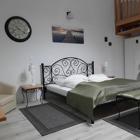 오도르헤이우세쿠이에스크 Korona Panzio B&B 외부 사진