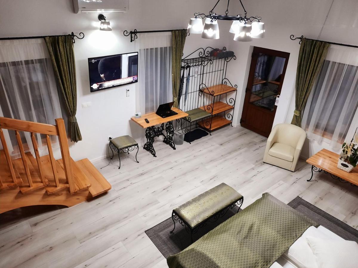 오도르헤이우세쿠이에스크 Korona Panzio B&B 외부 사진