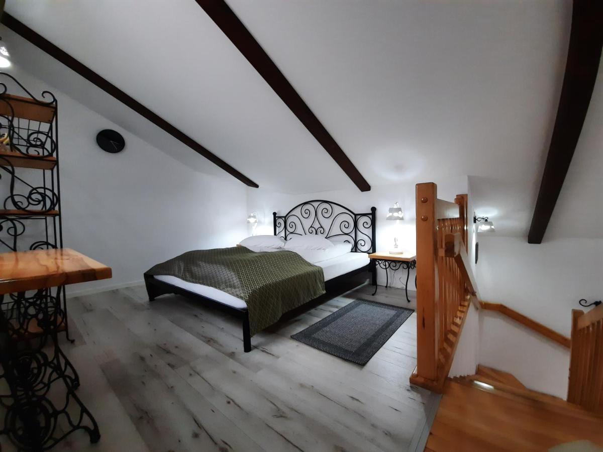 오도르헤이우세쿠이에스크 Korona Panzio B&B 외부 사진