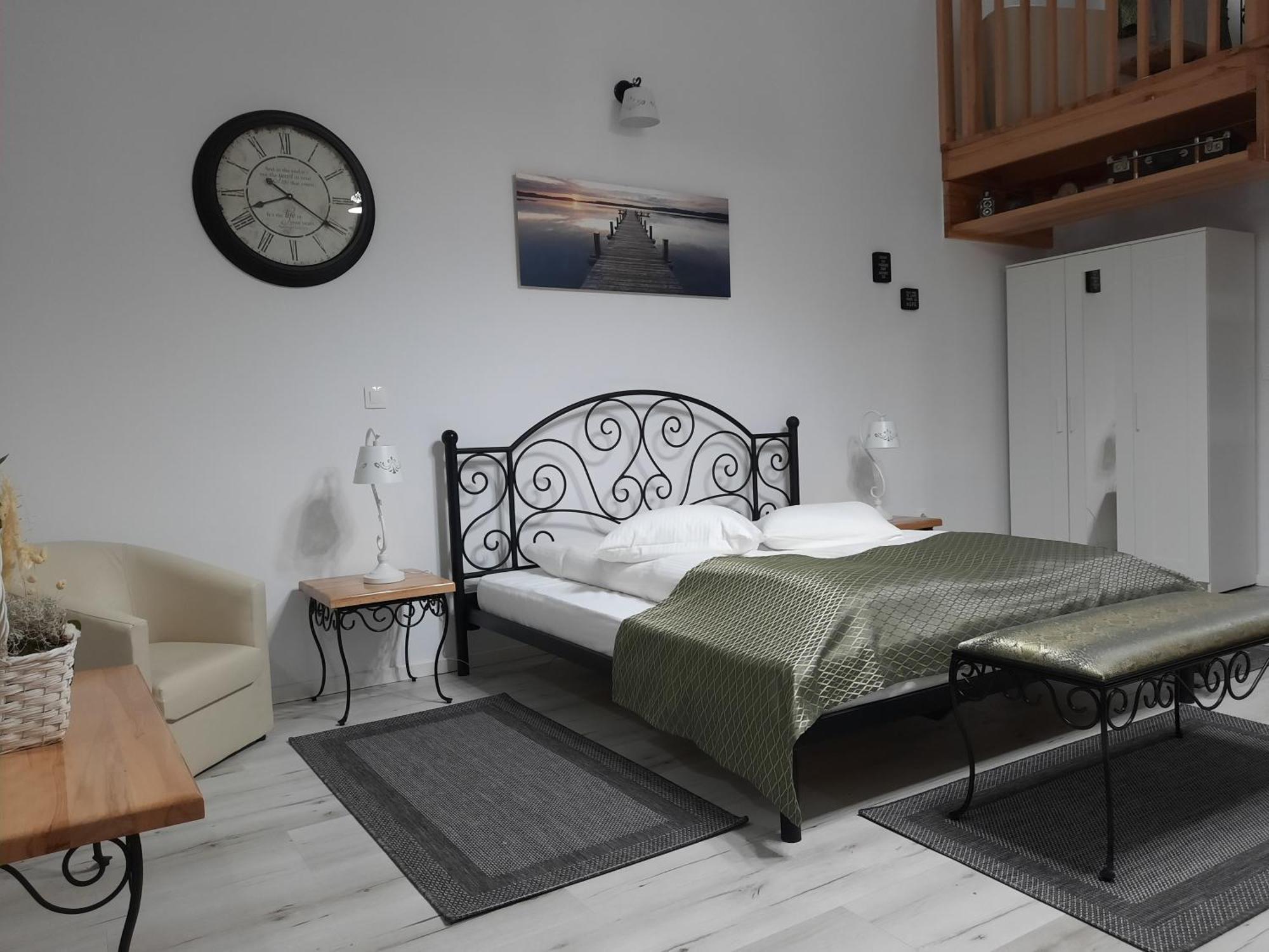 오도르헤이우세쿠이에스크 Korona Panzio B&B 외부 사진