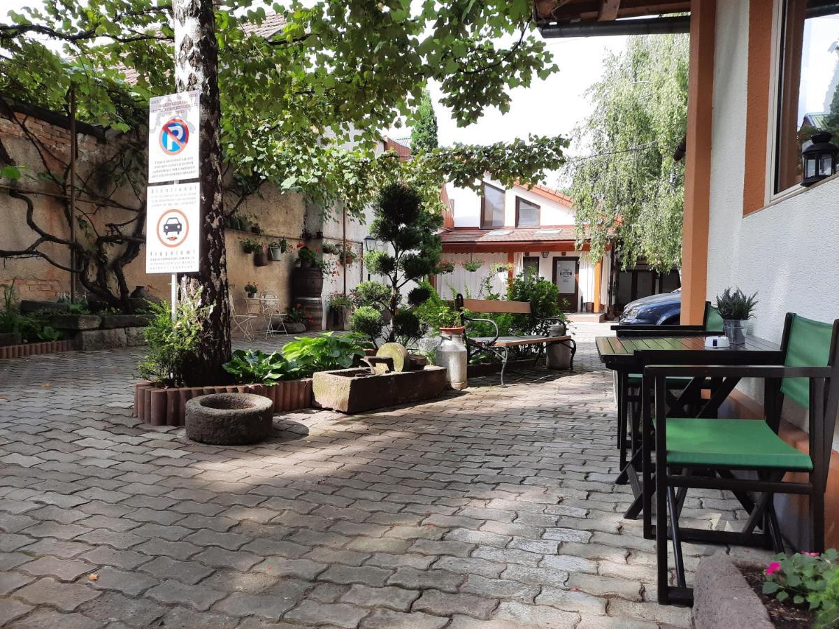 오도르헤이우세쿠이에스크 Korona Panzio B&B 외부 사진