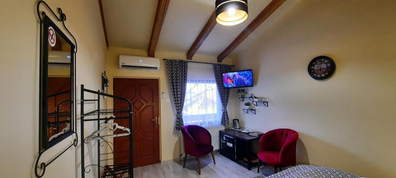 오도르헤이우세쿠이에스크 Korona Panzio B&B 외부 사진