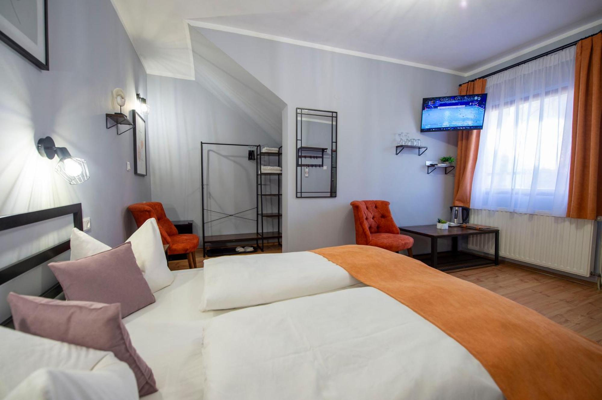 오도르헤이우세쿠이에스크 Korona Panzio B&B 외부 사진